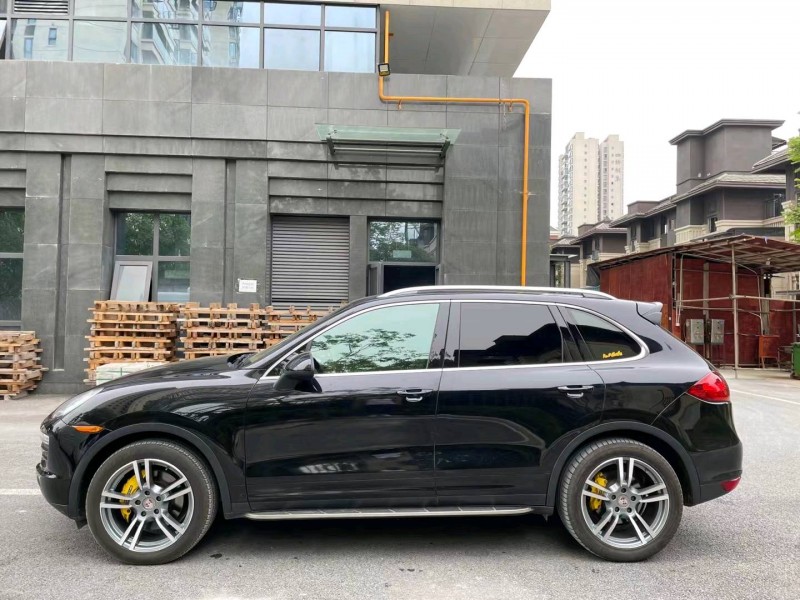 成都15年保时捷卡宴3