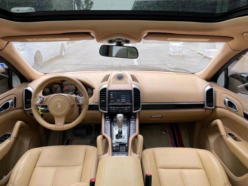 成都15年保时捷卡宴8