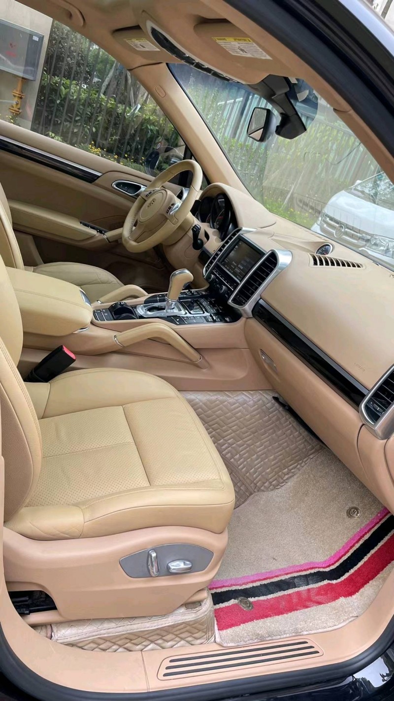 成都15年保时捷卡宴9