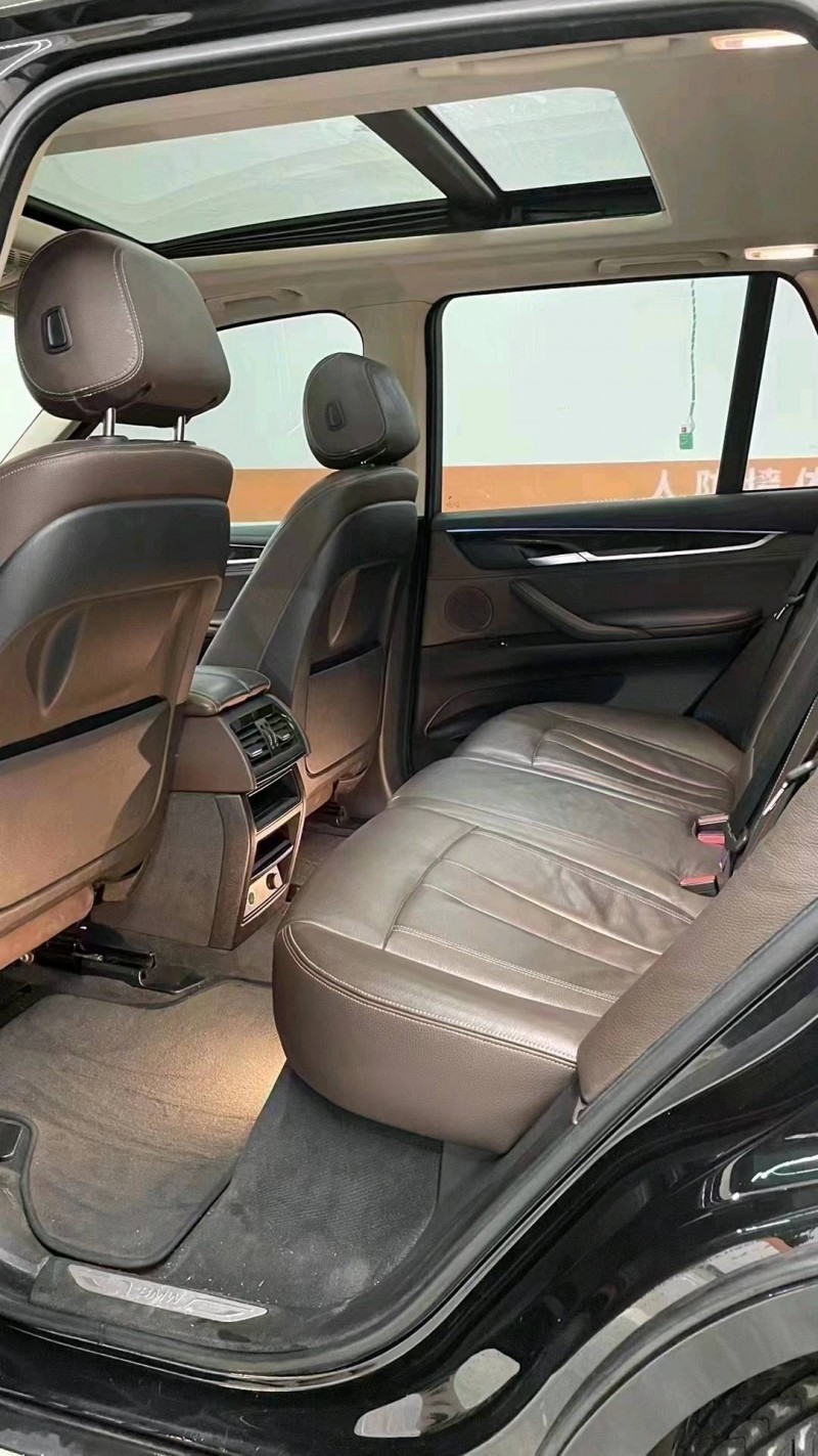 成都17年宝马X57