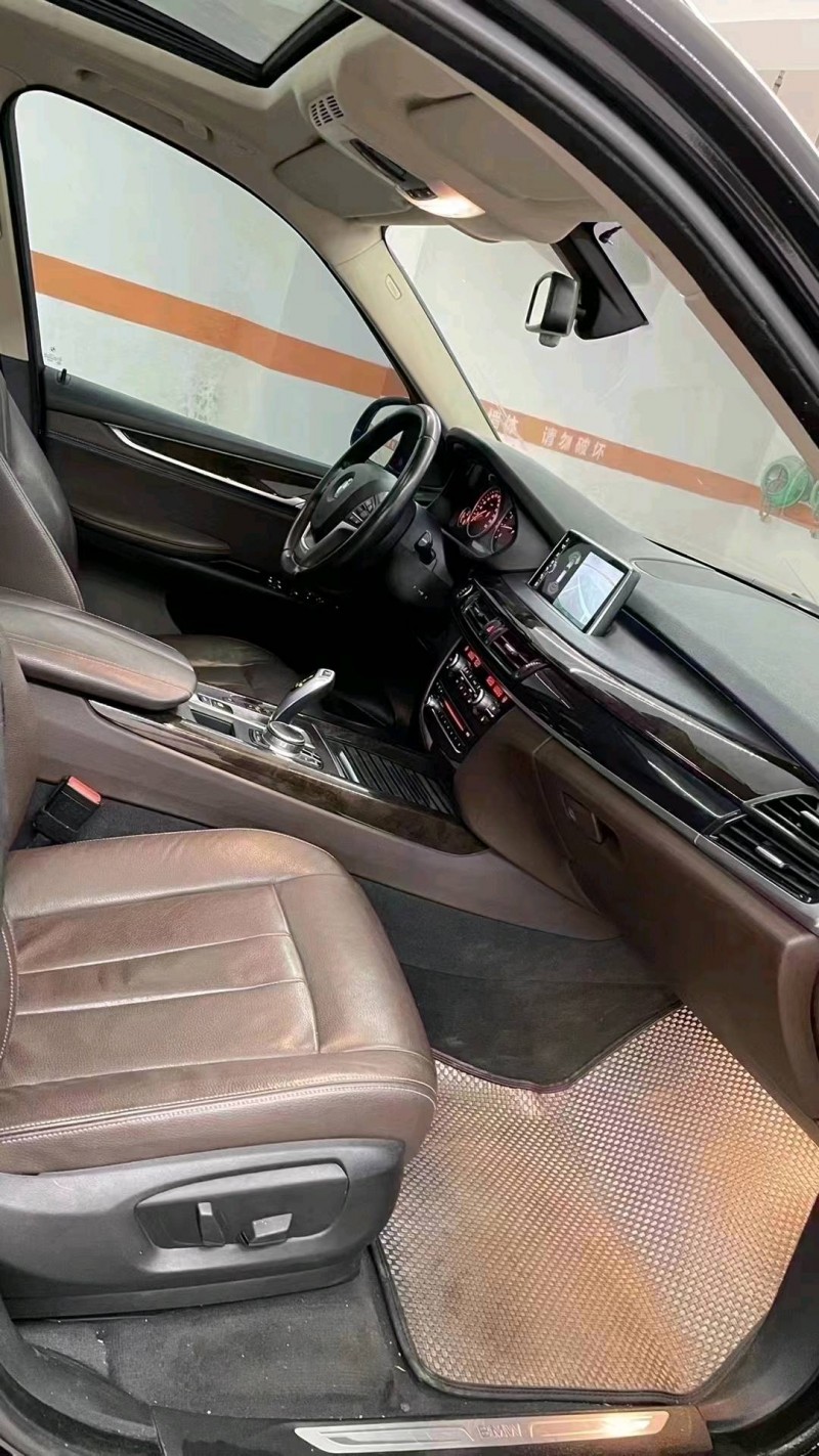 成都17年宝马X59