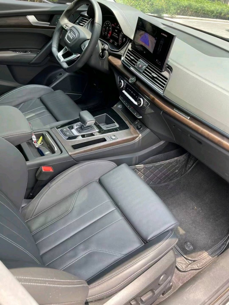 成都21年奥迪Q58