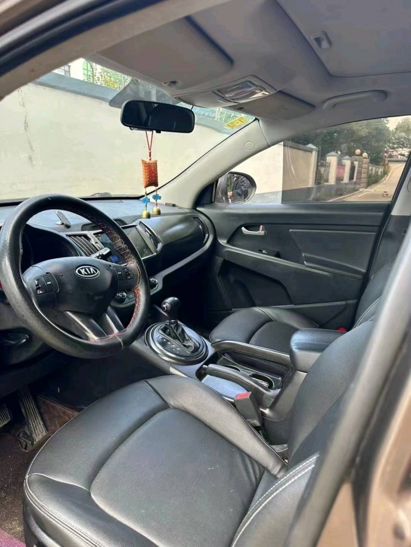 济宁12年起亚智跑6