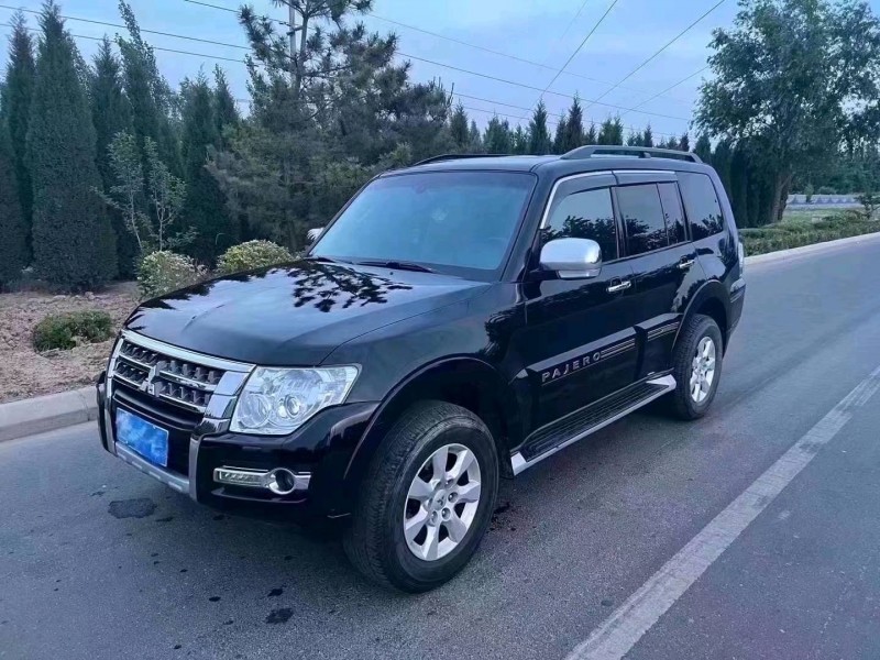 东营15年三菱帕杰罗5