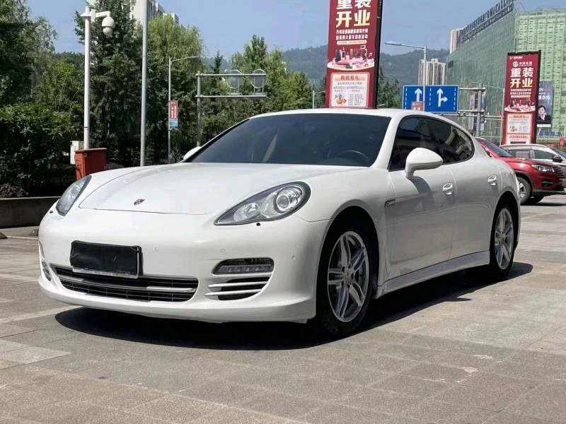 重庆13年保时捷帕拉梅拉8