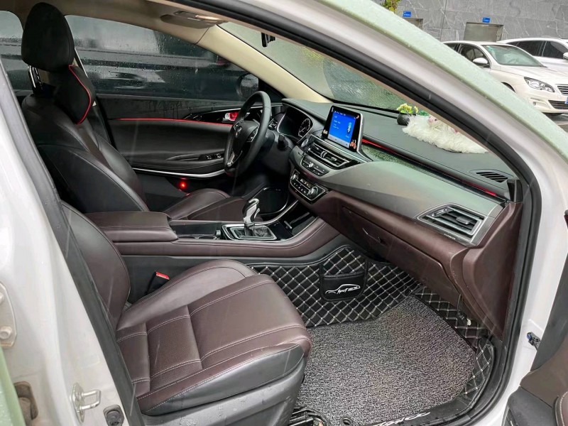 宜昌18年长安汽车睿骋CC4