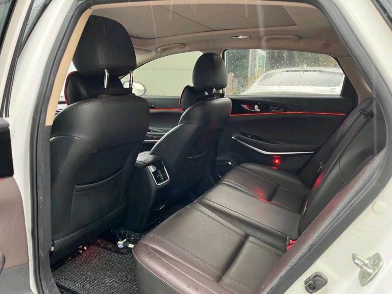 宜昌18年长安汽车睿骋CC7