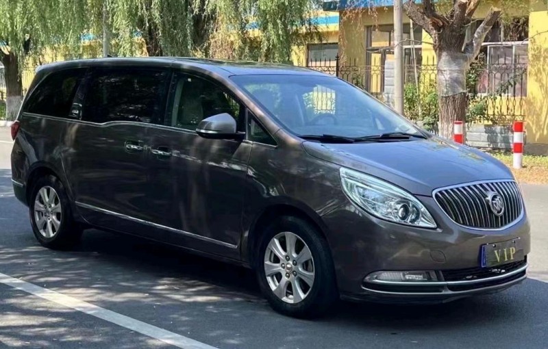 青岛17年别克GL82