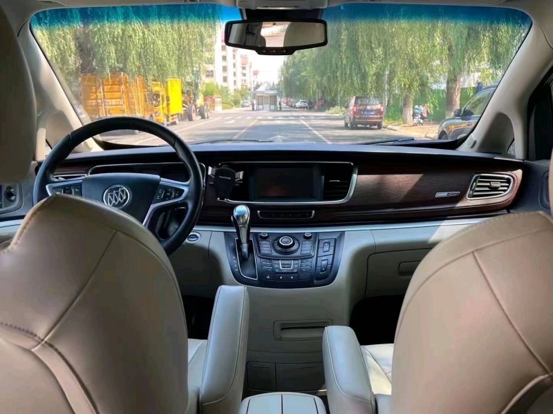 青岛17年别克GL84