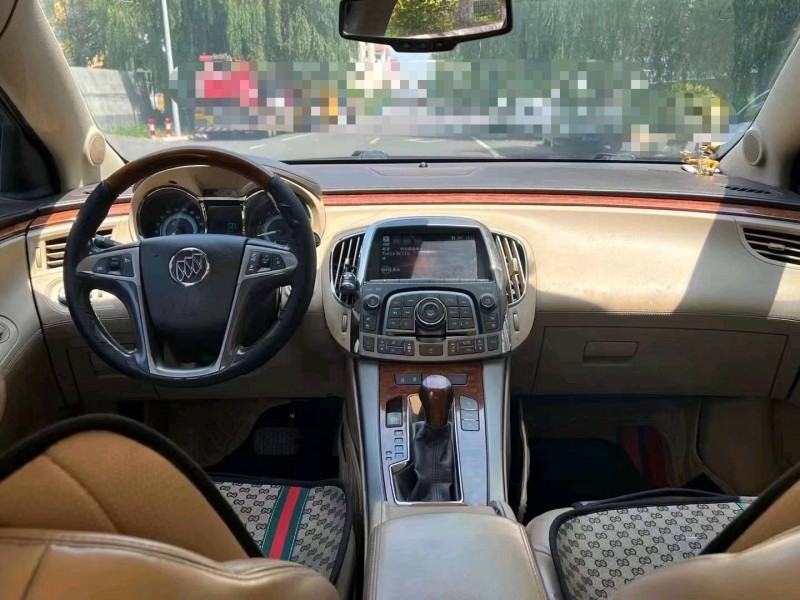 青岛11年别克君越4