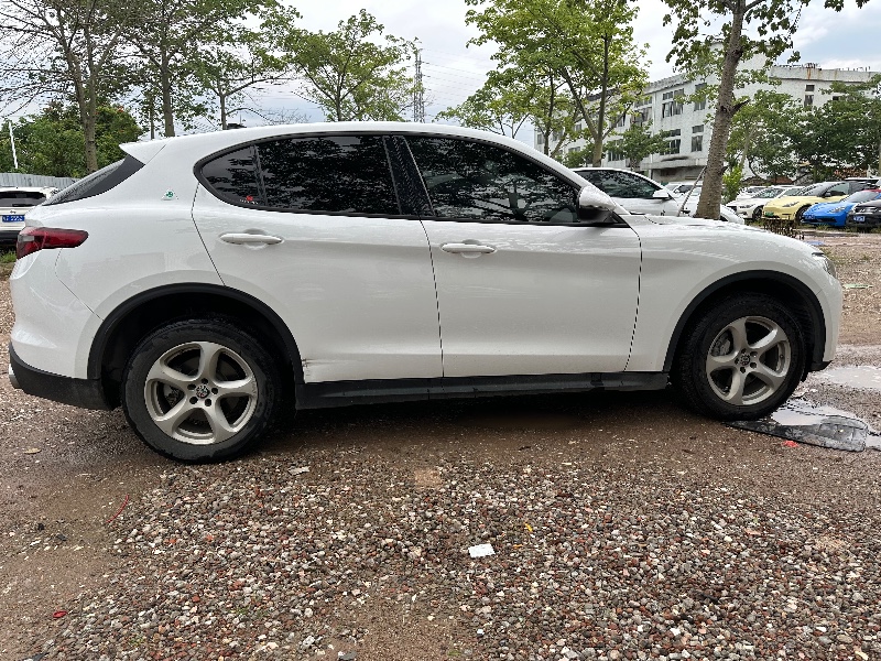 广州19年阿尔法·罗密欧Stelvio6
