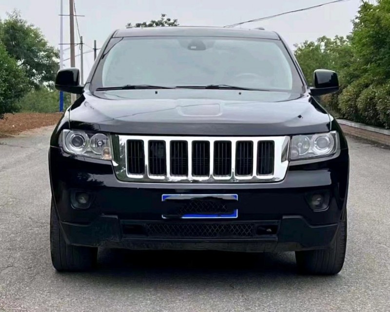 青岛13年Jeep大切诺基1