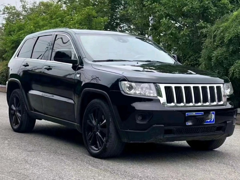 青岛13年Jeep大切诺基2
