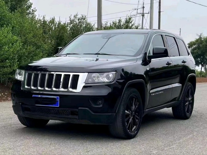 青岛13年Jeep大切诺基3