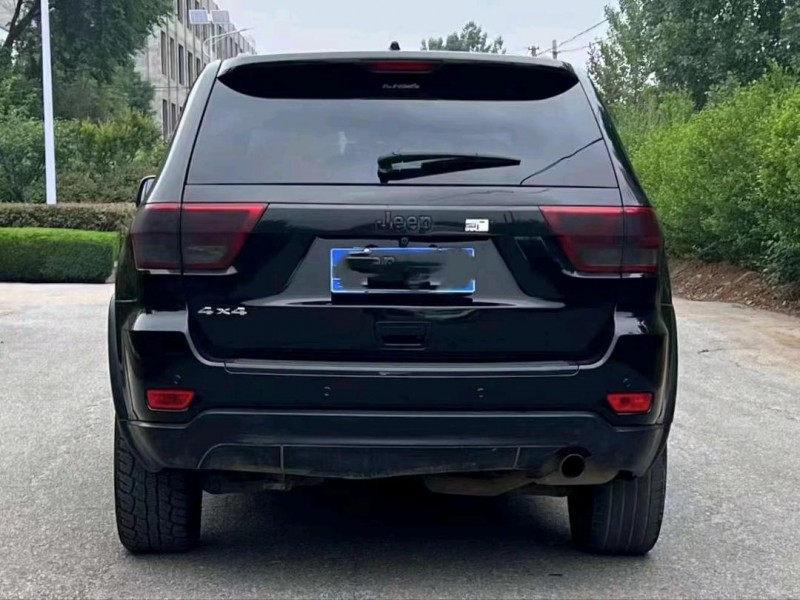 青岛13年Jeep大切诺基6