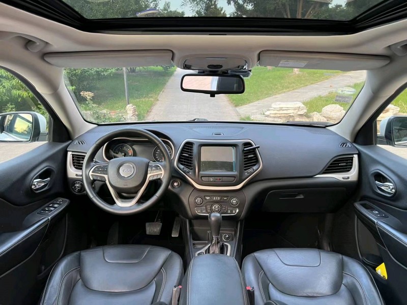 邢台18年Jeep自由光5