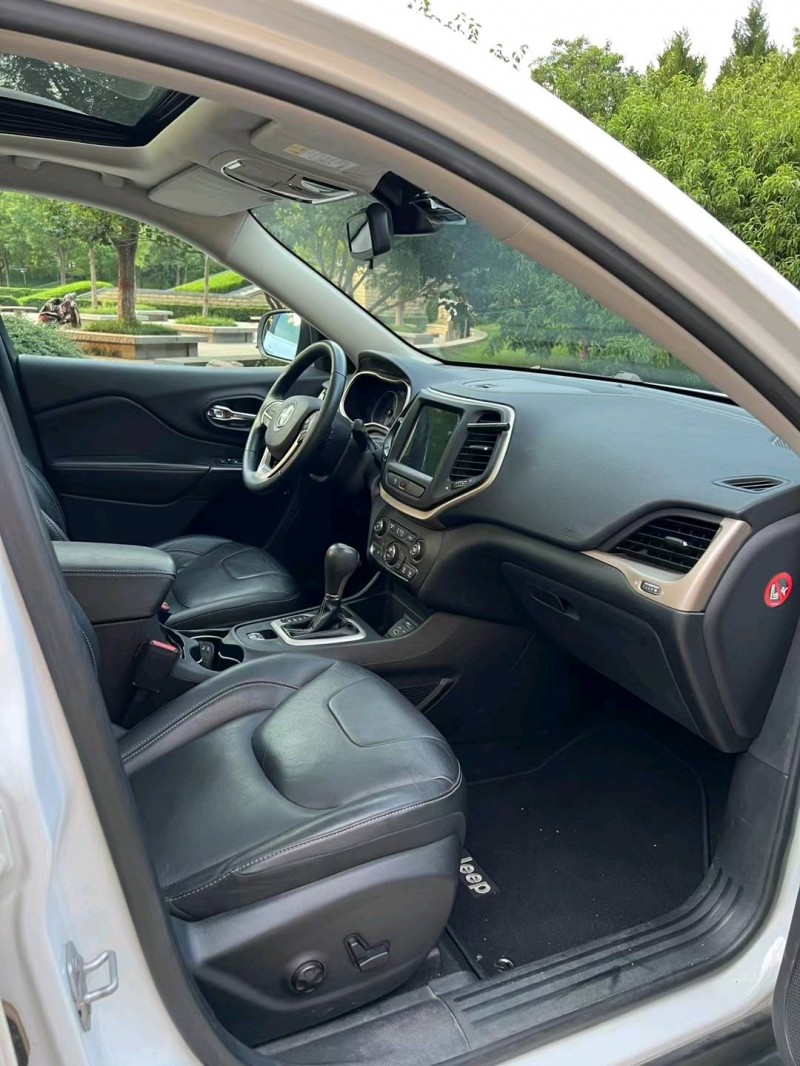 邢台18年Jeep自由光7