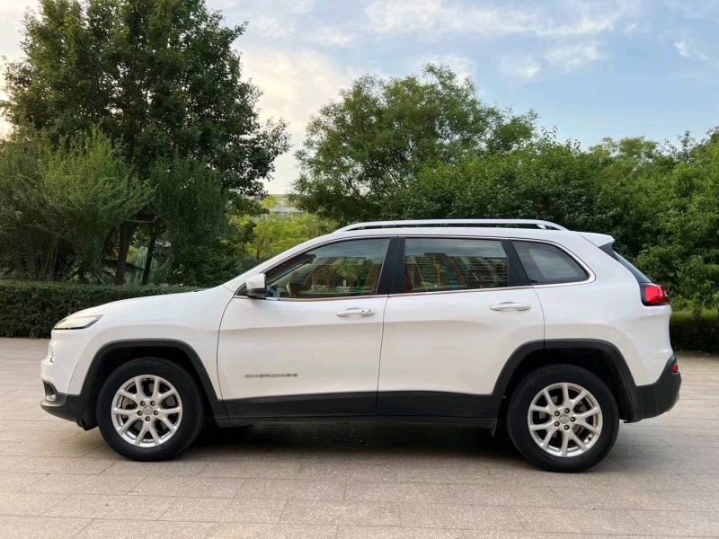 邢台18年Jeep自由光8