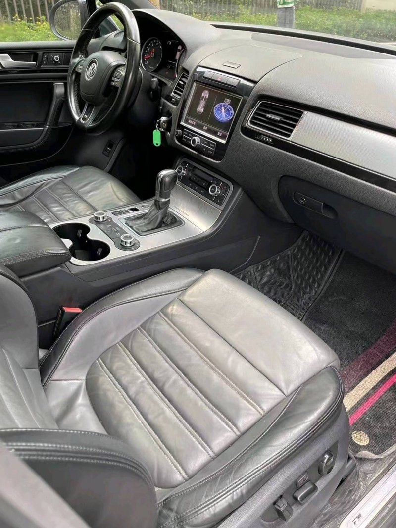 成都14年大众途锐8