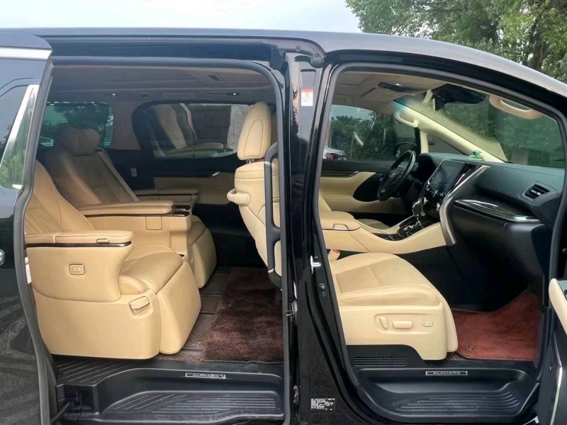 宜昌21年丰田埃尔法8