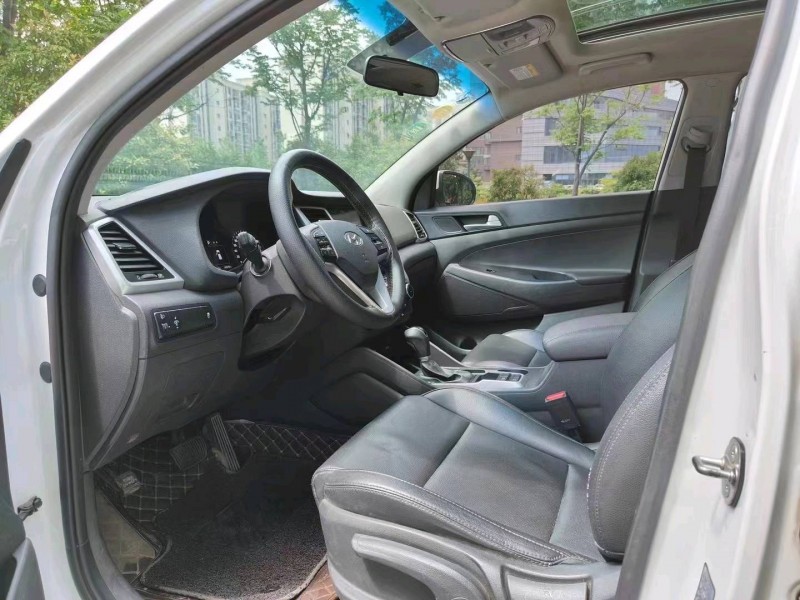 淮南16年现代途胜8