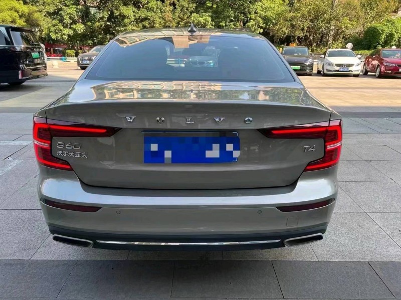 重庆20年沃尔沃S60L7