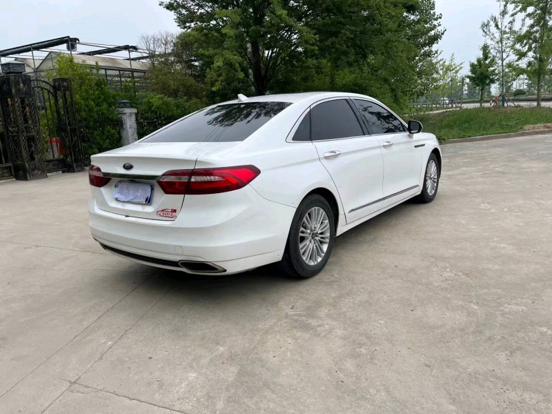 徐州17年福特金牛座8