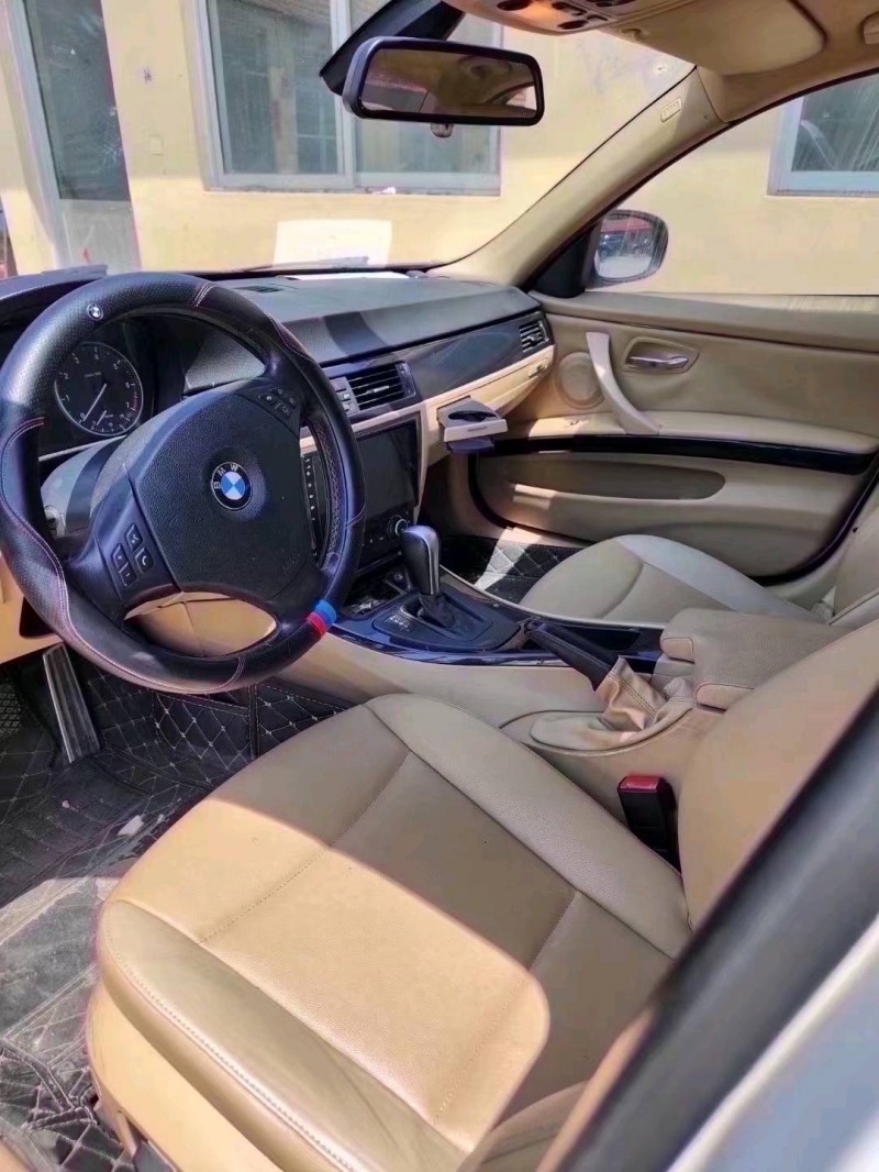 济南12年宝马3系8