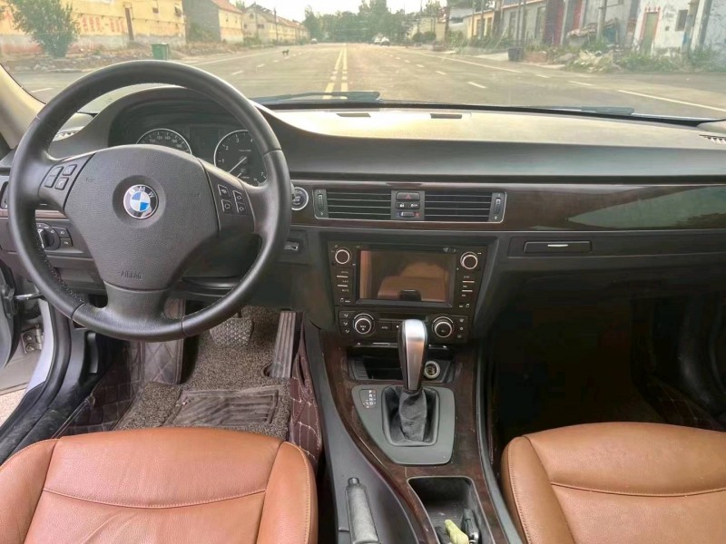 济南11年宝马3系4