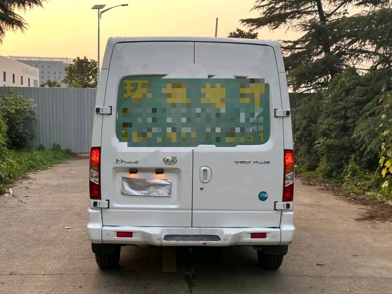 徐州22年大通V809