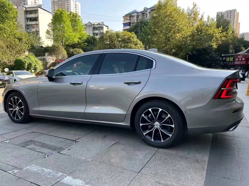 重庆20年沃尔沃S60L8
