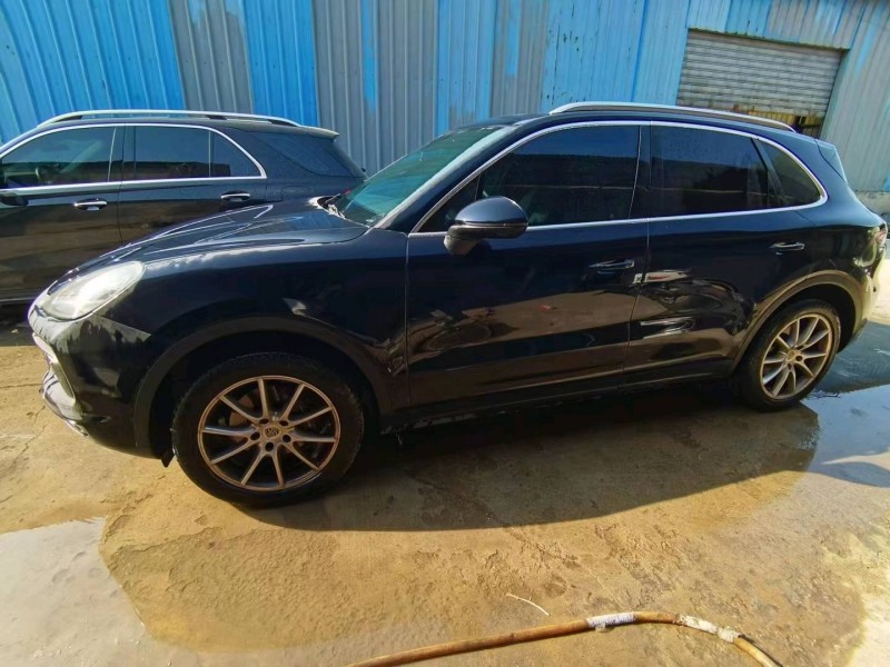 济南19年保时捷卡宴2