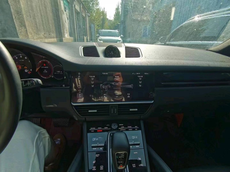 济南19年保时捷卡宴7