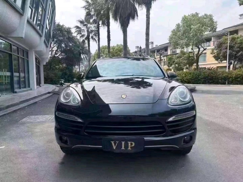 湖州10年保时捷卡宴1