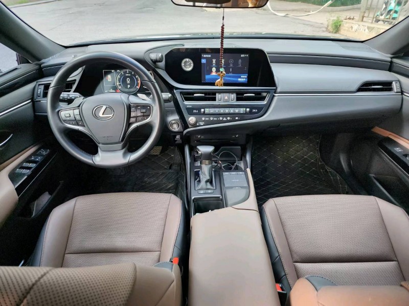 淮南22年雷克萨斯ES2