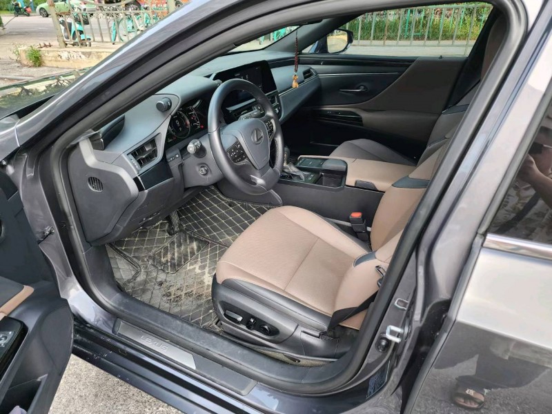 淮南22年雷克萨斯ES5