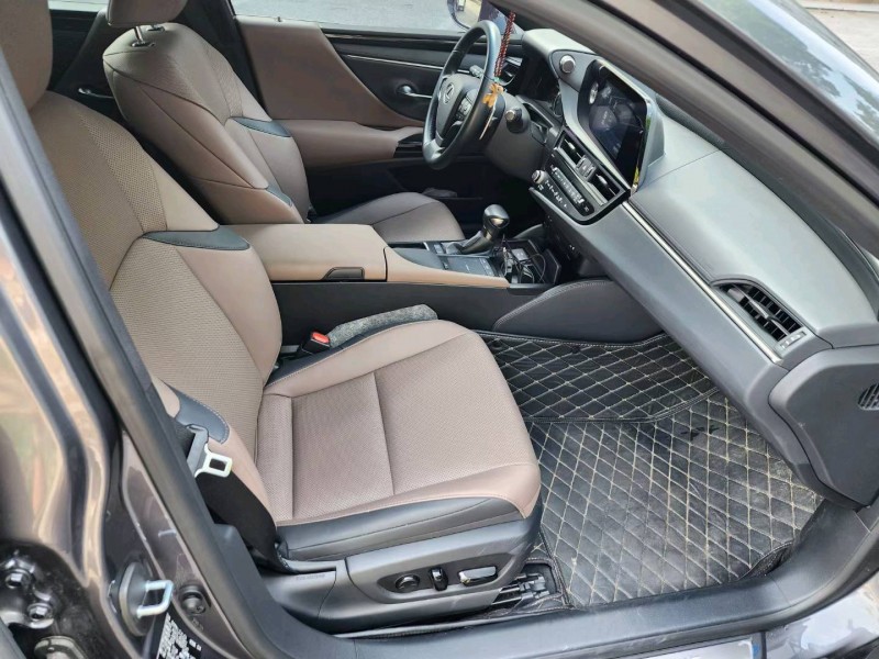 淮南22年雷克萨斯ES7