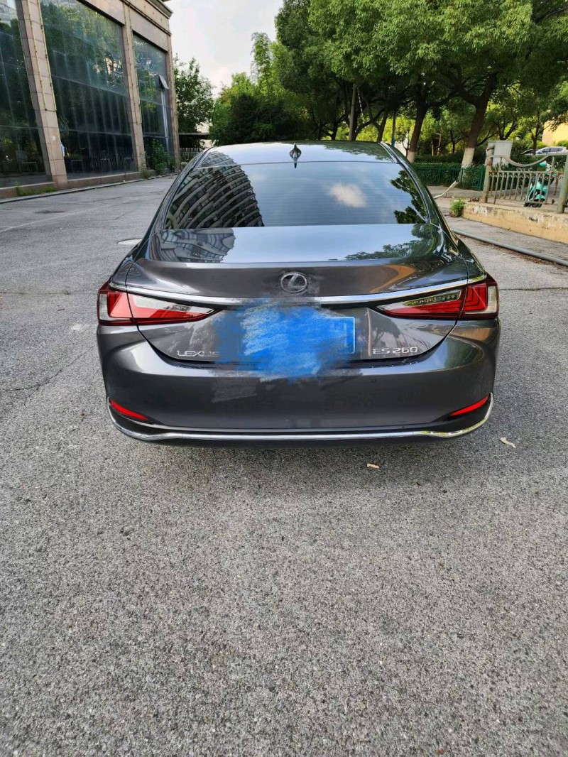淮南22年雷克萨斯ES8