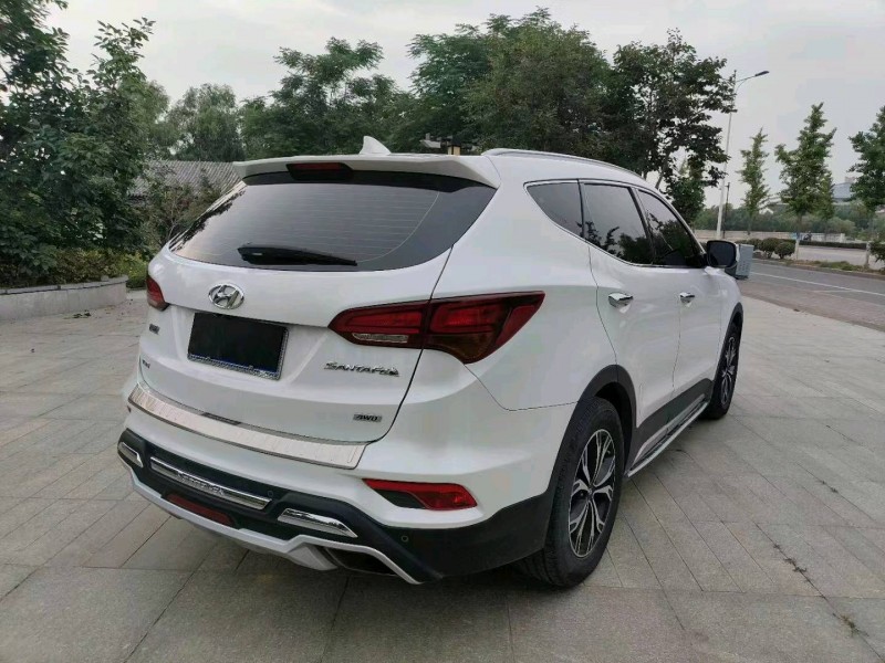 东营16年现代新胜达3