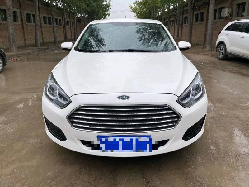 保定18年福特福睿斯1