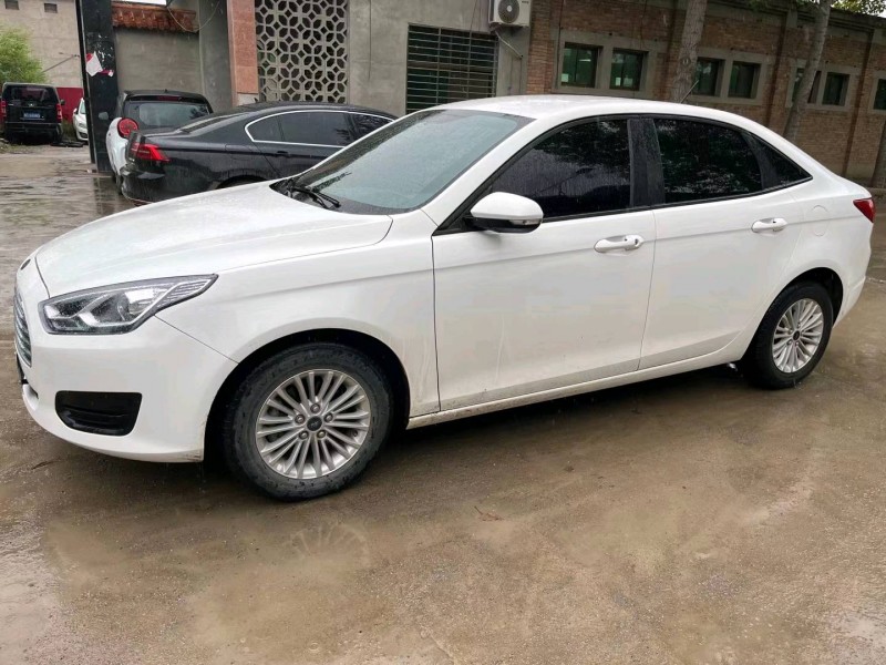 保定18年福特福睿斯3