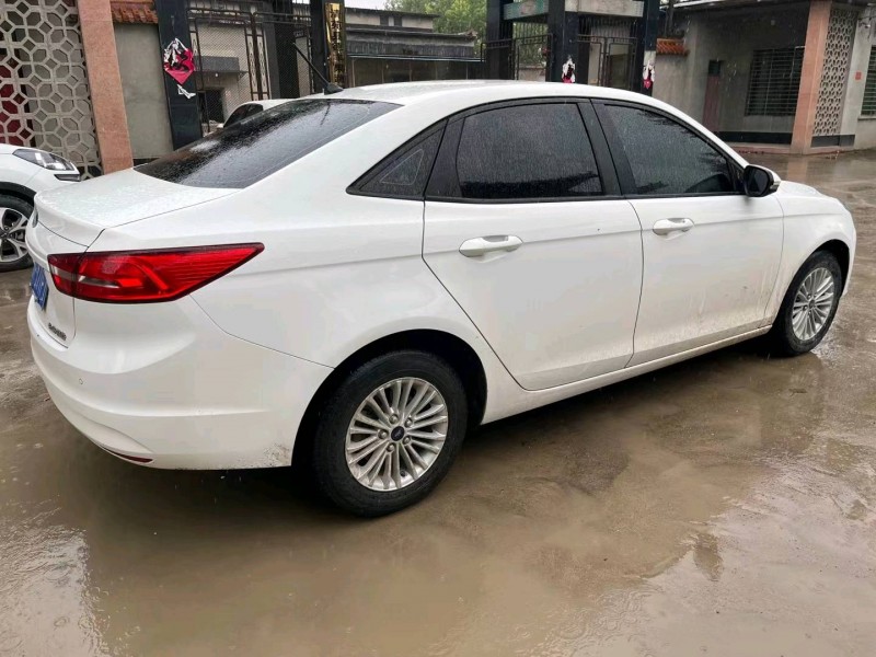 保定18年福特福睿斯4