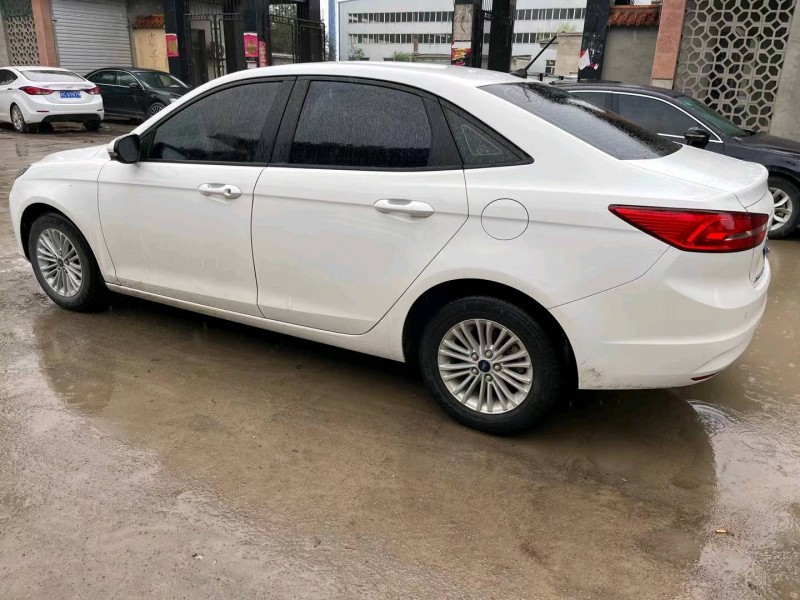 保定18年福特福睿斯5