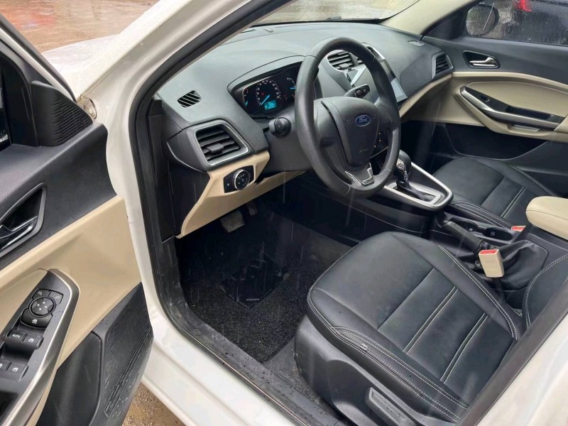 保定18年福特福睿斯7