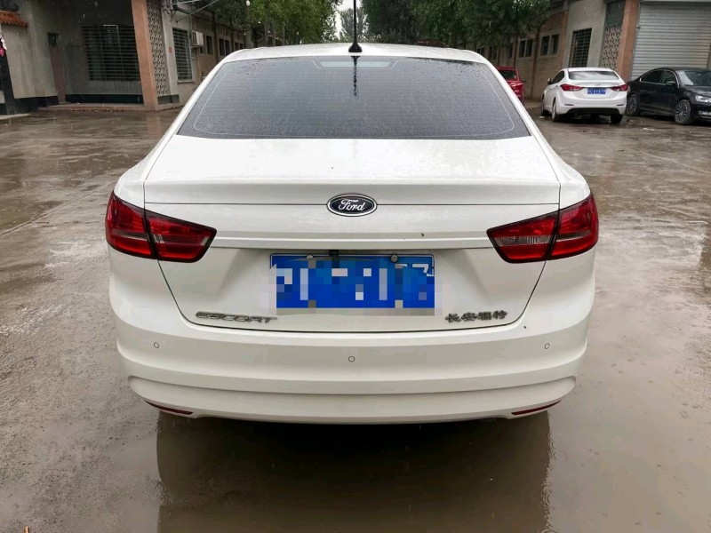 保定18年福特福睿斯9