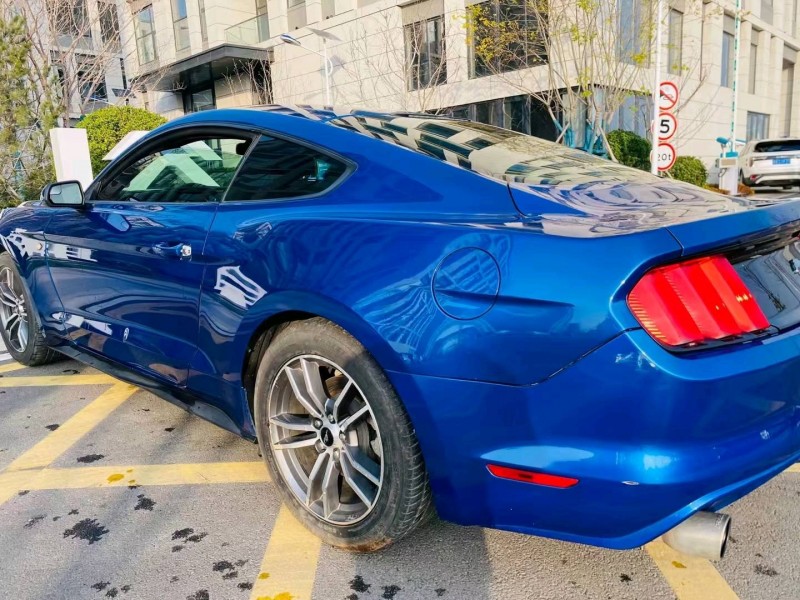 青岛17年福特野马4