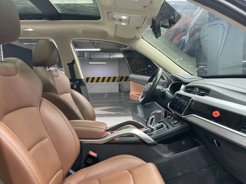 成都21年吉利博越7