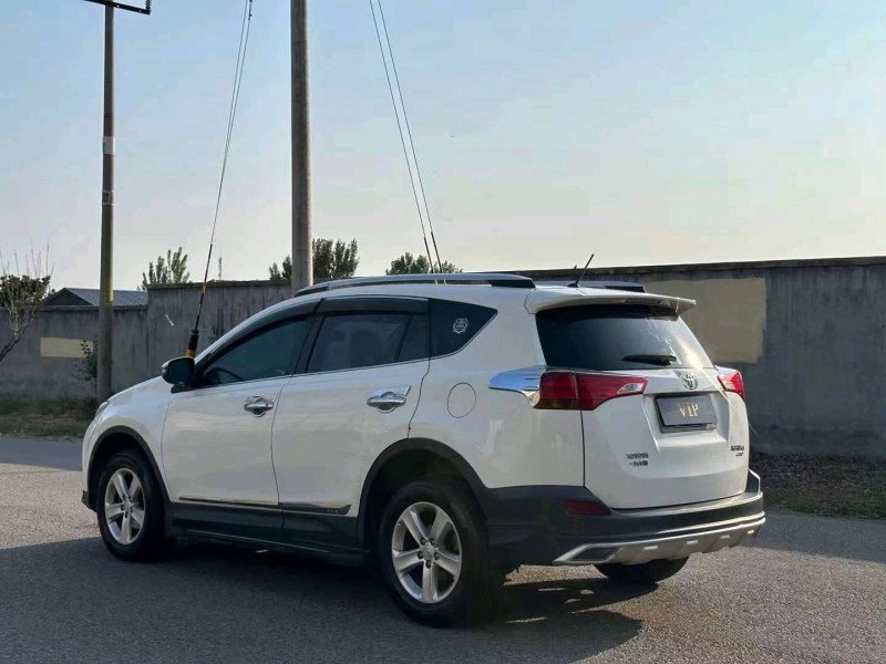 青岛14年丰田RAV44