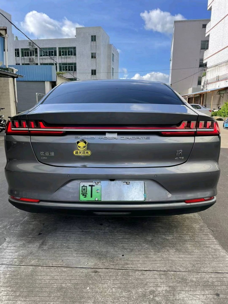 中山22年比亚迪汉8