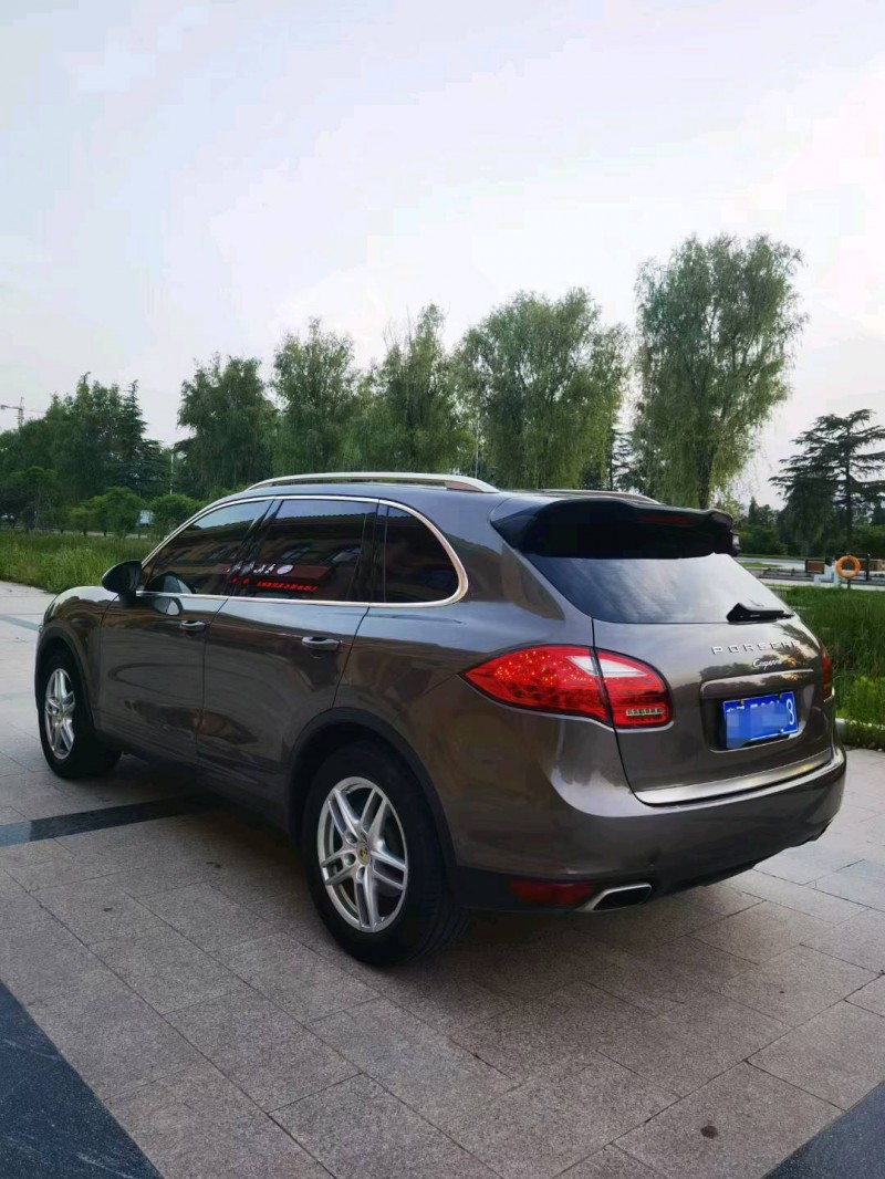 安阳12年保时捷卡宴6